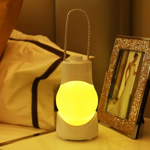 OEM/ODM Factory China Rechargeable Retro Metal Camping Light, Battery Powered Hanging Hand Crank Candle Lamp